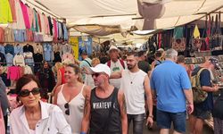 Açık pazar, sezonun son günlerinde yoğun ziyaretçi akınına sahne oldu