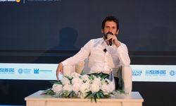 Bakan Yardımcısı Mumcu, kitap fuarında gençlerle buluştu