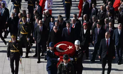 Cumhurbaşkanı Erdoğan Anıtkabir'de! Özel Deftere Duygusal Not