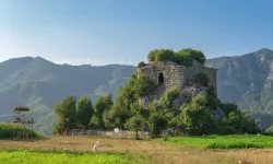 Kahramanmaraş’ın Dağlarında Zamana Direnen Kale: 1000 Yıllık Sessiz Bekçi Hâlâ Ayakta!