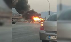 Kavşakta Bekleyen Otomobil Alev Aldı