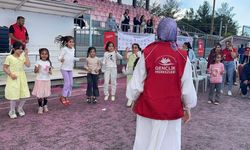 Kız Çocukları Güldü, Şehir Renklendi