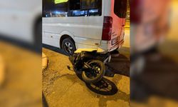 Kontrolden Çıkan Motosiklet Minibüsün Altına Girdi