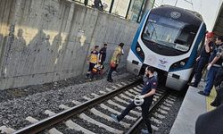 Marmaray’da Bir Yolcu Raylara Atlayarak İntihar Etti