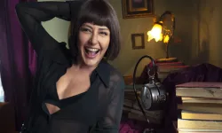 Melek Mosso’dan Hem Yeni Şarkı Hem Yeni İmaj!