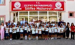 Öğrencilerden Huzurevi Ziyaretinde Duygusal Anlar