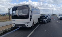 Yavaşlayan Midibüse Arkadan Çarpan Araçta 2 Kişi Yaralandı
