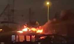 Antalya’da yıldırım düşmesi 3 tekneyi küle çevirdi