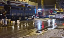 Adana’da seyir halindeki kamyonun kasası alev aldı