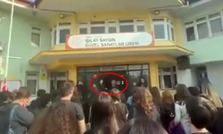 Andımız Krizi Müdür Sahneye Çıktı Öğrenciler Susmadı