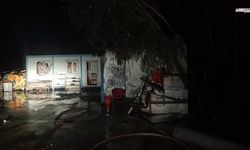 Antalya Manavgat’ta yıldırım yangına neden oldu: Konteyner küle döndü