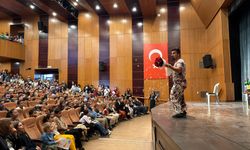 “Sihirbaz Maydanoza Karşı” Gösterisiyle Minikler Ara Tatilde Doyasıya Eğlendi