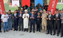 Depremin yıktığı kentte inşası tamamlanan cami ibadete açıldı