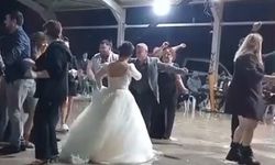 Düğünü Su Bastı, Eğlence Durmadı