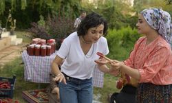 Halef Köklerin Çağrısı Setinde Oyuncular Kavanoz Kavanoz Salça Yaptı