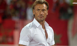 Suudi Arabistan Teknik Direktörü Ezan Nedeniyle Basın Toplantısını Durdurdu