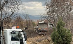 Isparta’da kontrolden çıkan TIR tarlaya savruldu: 1 yaralı