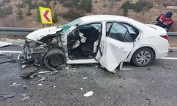 Kahramanmaraş’ta hafif ticari araçla otomobil çarpıştı 2 yaralı