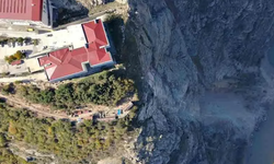 Okul Bölgesinde Kaya Kopması! İki Lise Tahliye Edildi