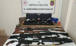 Jandarmanın düzenlediği operasyon evden çok sayıda silah çıktı