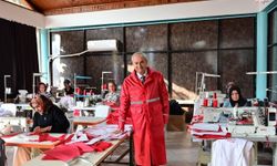 Kocagöz, Kadın Emeğiyle Üretilen Yağmurluğu Test Etti