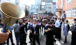 MEB 17 Kasım Pazartesi Günü Okullar Tatil mi