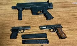 Ev Baskınında 3 Ruhsatsız Tabanca Ele Geçirildi