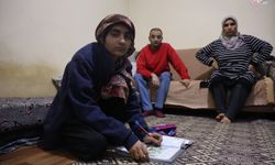 Tek odalı evde yaşayan Meryem’in hayali: Mavi boyalı, temiz bir oda