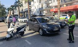 Manavgat'ta Motosiklet ile Otomobil Çarpıştı