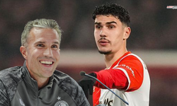 Van Persie, Oğlunu Oynatınca Futbol Dünyasını İkiye Böldü