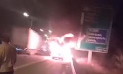 Otoyolda Yangın: Alevler İçinde Kalan Araç İşe Yaramaz Duruma Geldi