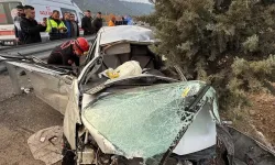 Kahramanmaraş’ta Otomobil Bariyerlere Çarptı: 2 Kişi Yaralandı