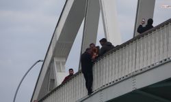 7. Kez Köprüye Çıktı, Polis Tarafından İkna Edildi