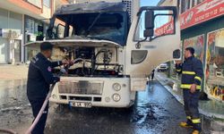 Antalya Serik’te park halindeki kamyon alev aldı