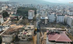 Kahramanmaraş Büyükşehir Belediyesi, Pazarcık Atatürk Caddesi’ni asfaltlıyor