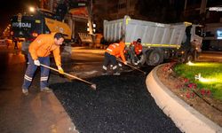 Asfalt çalışmaları trafiği aksatmamak için gece yapılıyor