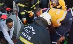 Burdur’da minibüs ile 3 tekerlekli motosiklet çarpıştı: 2 yaralı