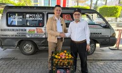 Askerlere meyve götüren Elmacı Dede'nin aracı mandalinayla doldu