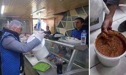 Zabıta denetiminde ilginç görüntü: Baharat kovasında çiğ et