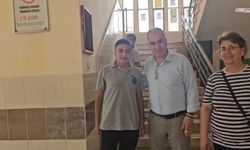 Yerdeki Şişeyi Çöpe Atan Öğrenci Çeyrek Altınla Ödüllendirildi