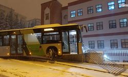 Kahramanmaraş’ta Halk Otobüsü Hastane Duvarına Çarptı