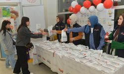 Kahramanmaraş'ta, Regaip Kandili’nde Üniversiteli Gençlere Simit İkramı