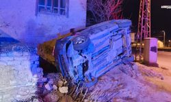 Kontrolden çıkan araç devrildi 18 yaşındaki 2 kişi yaralandı