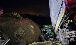 Manavgat’ta Tır Şarampole Devrildi: 1 Ağır Yaralı