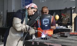 MERCEK’te çelik kaynak ustaları yetişiyor: Kadınlar da bu zorlu meslekte yer alıyor