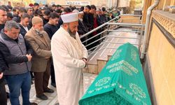 Kahramanmaraş'ta kazada ölen nişanlı çift yan yana toprağa verildi