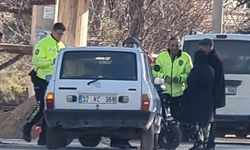 Şarkikaraağaç’ta Kavşakta Kaza: 2 Yaralı