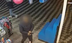 Kahramanmaraş'ta Şemsiye Hırsızı Kamerada