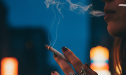 Sigara içenleri şaşırtacak karar: Yakında telefonlarına bu mesaj gelecek!