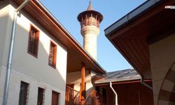 Kahramanmaraş'ta Depremde Hasar Gören Tarihi Camii, Yeniden Cemaatiyle Buluşuyor